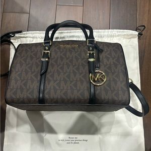 Excellent used condition Michael Kors Barrel bag crossbody